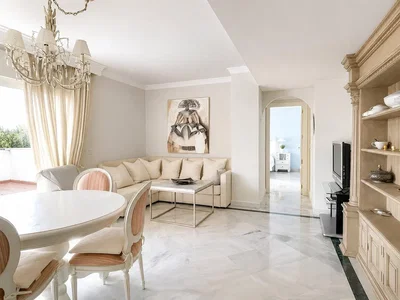 Salon; lumière naturelle, style moderne, carrelage