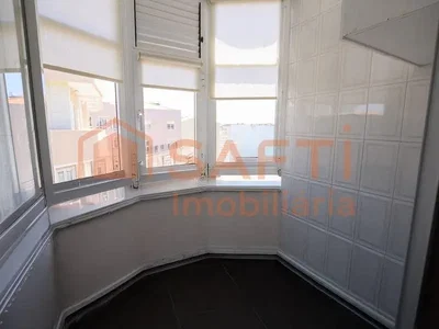 Balkon; blick, fliesenboden, tageslicht