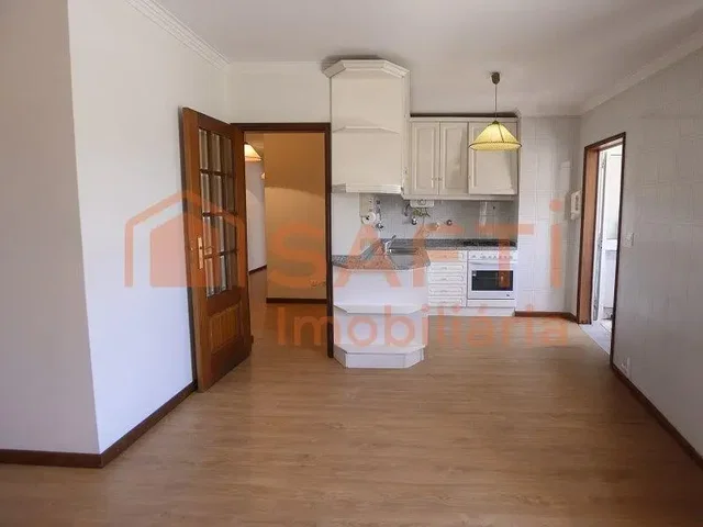 Kitchen; kitchen appliances, wood floor, natural light
