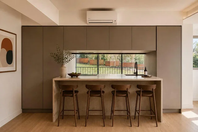 Cocina; luz natural, estilo moderno, suelo de madera, renovado