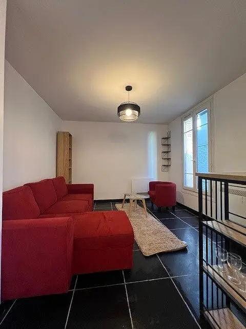 Wohnzimmer; fliesenboden, tageslicht
