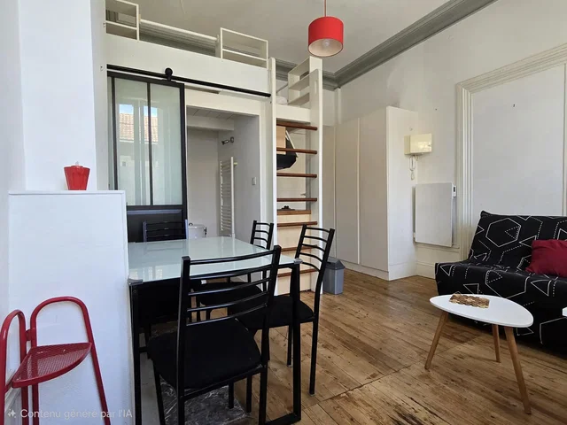 Salón; suelo de madera, luz natural, estilo moderno