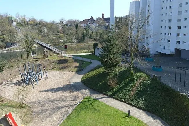 Kuća i okolina; pogled, prirodno svjetlo