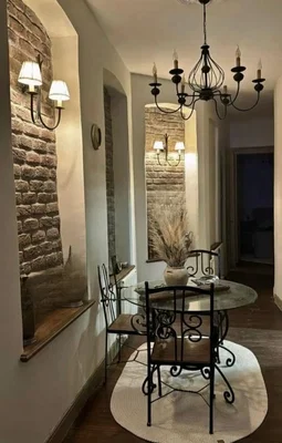 Salón; suelo de madera, luz natural