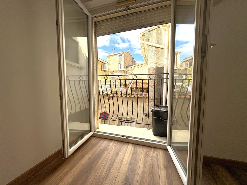 Balkon; pogled, drveni pod, prirodna svjetlost