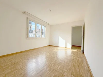 Sonstiges; holzboden, tageslicht