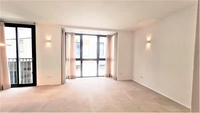 Salón; luz natural, suelo de baldosas