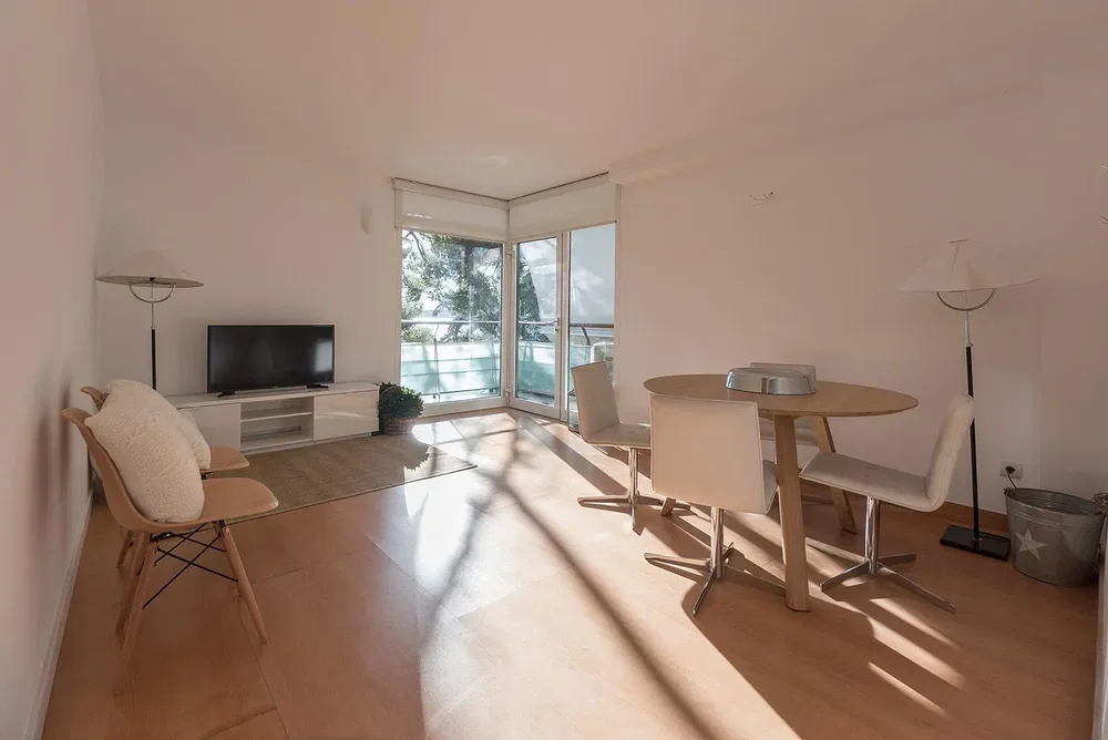 Salon; lumière naturelle, parquet
