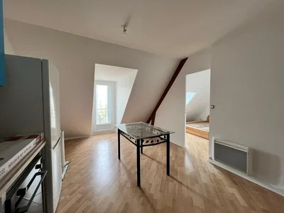Cucina; pavimento in legno, luce naturale