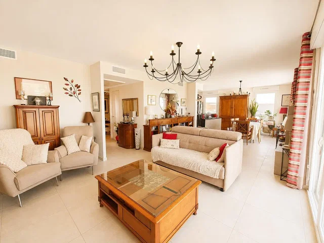 Salón; luz natural, estilo moderno