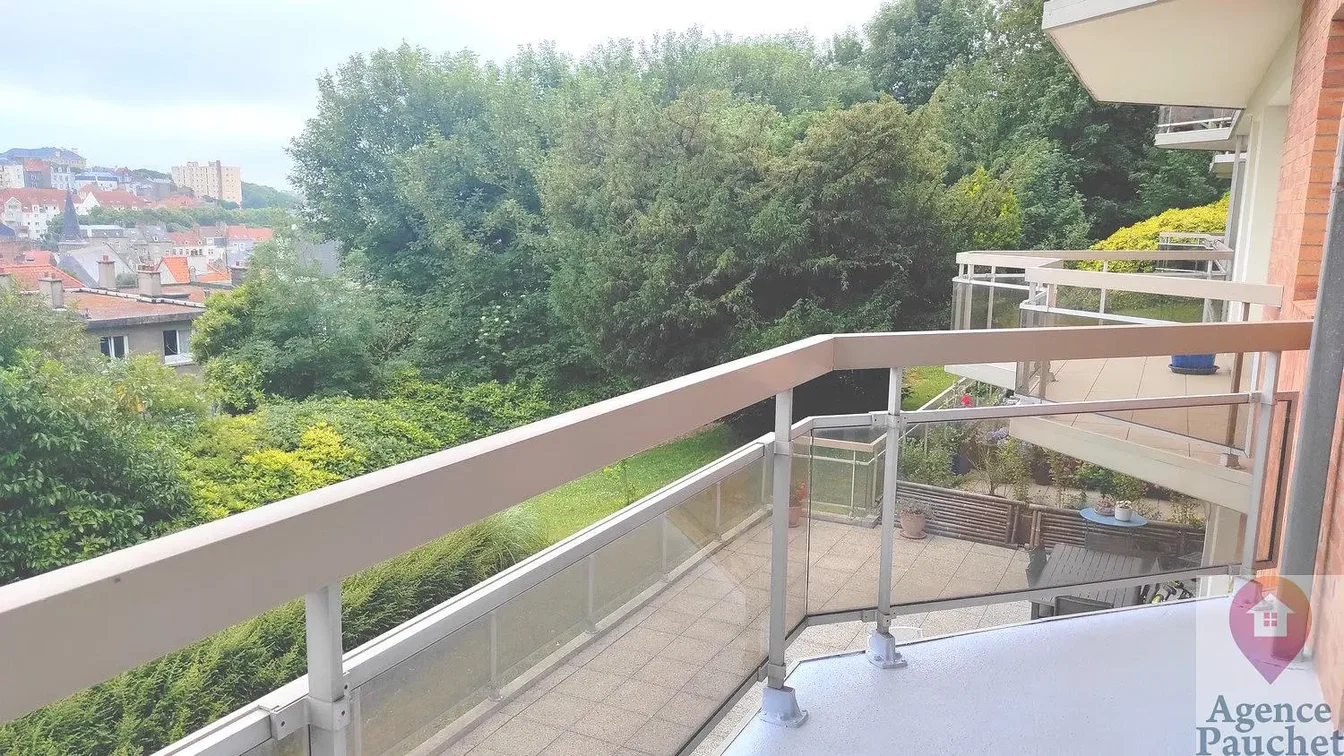 Balcon; vue, lumière naturelle