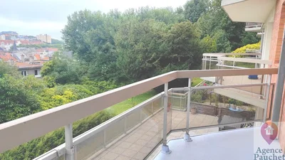 Balcon; vue, lumière naturelle