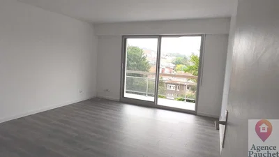 Salon; lumière naturelle, parquet, vue