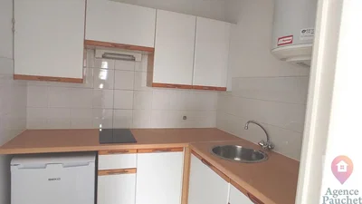 Cuisine; électroménager, chauffe-eau, lumière naturelle