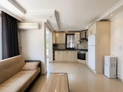 Woonkamer; keukenapparatuur, natuurlijk licht, tegelvloer