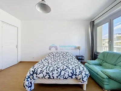 Schlafzimmer; tageslicht, holzboden