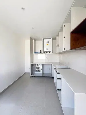 Küche; fliesenboden, renoviert, tageslicht