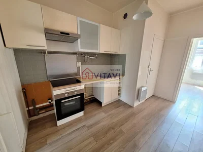 Küche; küchengeräte, holzboden, tageslicht
