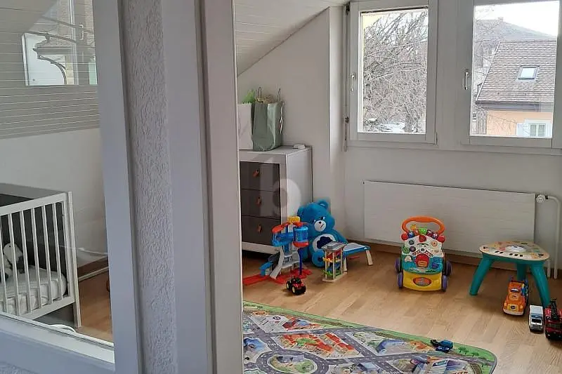Kinderzimmer; holzboden, tageslicht