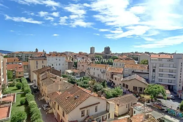 Kuća i okolina; pogled