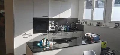 Küche; küchengeräte, tageslicht, fliesenboden
