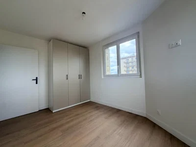 Schlafzimmer; holzboden, tageslicht, blick