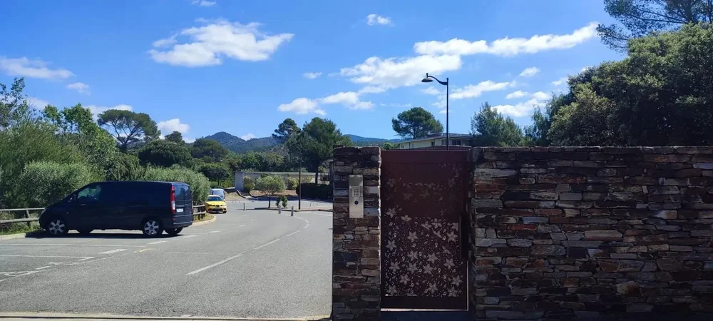 Kuća i okolina; pogled