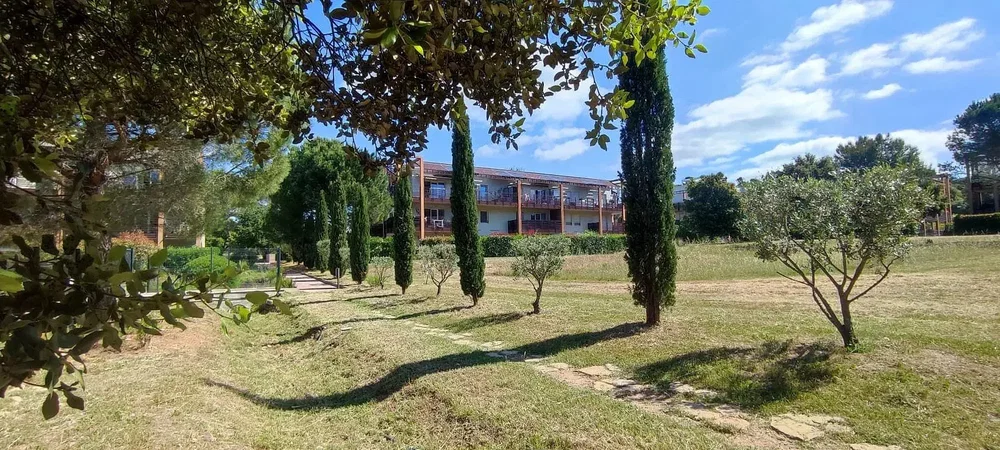 Kuća i okolina; prirodno svjetlo, pogled