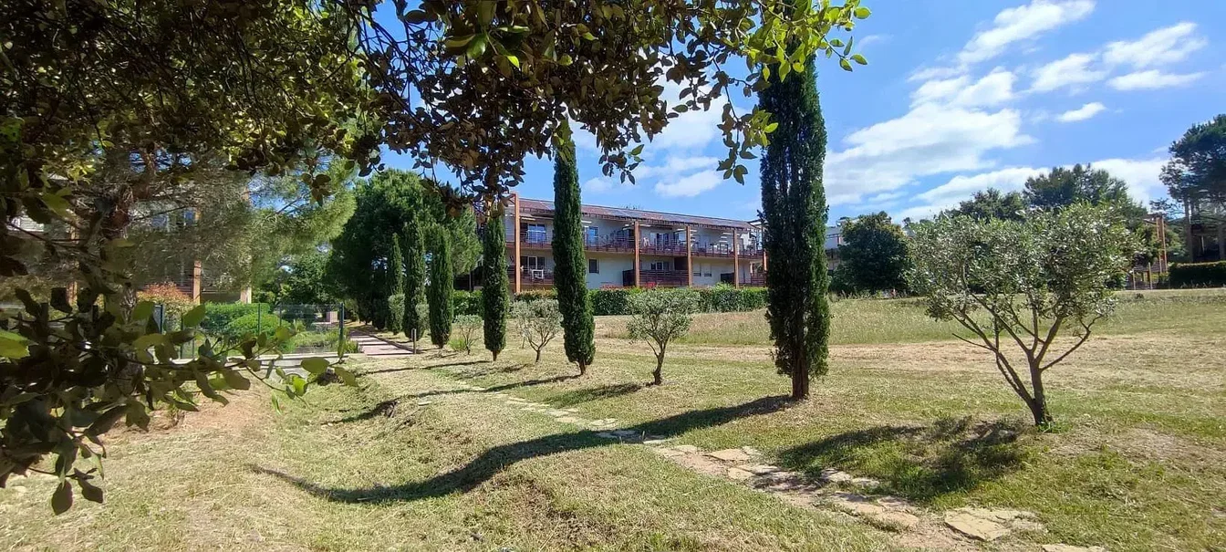 Kuća i okolina; prirodno svjetlo, pogled