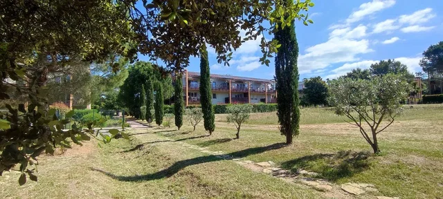 Kuća i okolina; prirodno svjetlo, pogled
