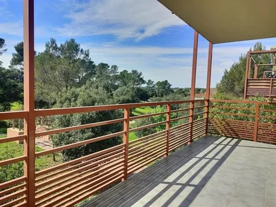 Balkon; pogled, pločice, prirodno svjetlo