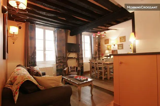 Wohnzimmer; holzbalken, tageslicht, rustikaler stil