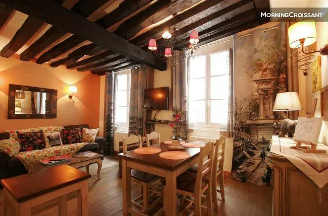 Wohnzimmer; holzbalken, tageslicht, rustikaler stil