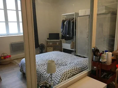 Schlafzimmer; holzboden, tageslicht