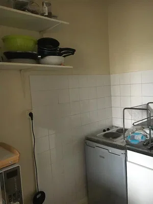 Küche; fliesenboden, küchengeräte, renovierungsbedürftig
