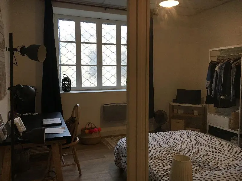 Schlafzimmer; tageslicht, holzboden