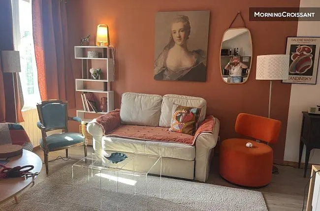 غرفة معيشة; أسلوب عصري, ضوء طبيعي, أرضية خشبية