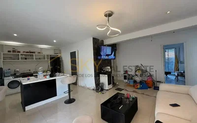 Oturma odası; mutfak aletleri, doğal ışık, modern stil