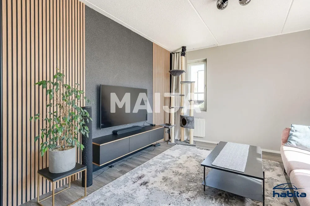 Oturma odası; doğal ışık, modern stil, ahşap kirişler