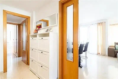 Wohnzimmer; tageslicht, holzboden