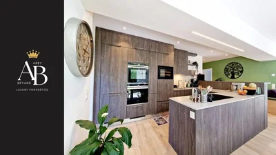 Cucina; elettrodomestici, pavimento in legno, ristrutturato, luce naturale