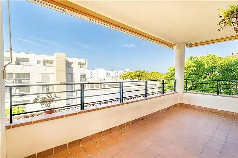 Balkon; fliesenboden, tageslicht, blick
