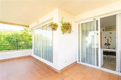 Balkon; fliesenboden, tageslicht, blick