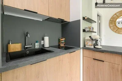 Küche; küchengeräte, holzboden, renoviert, tageslicht