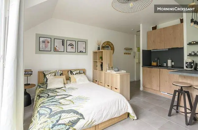 Schlafzimmer; moderner stil, holzboden, renoviert, tageslicht