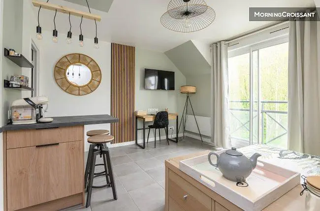 Küche; küchengeräte, tageslicht, moderner stil