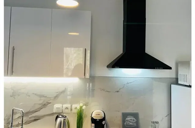 Cozinha; eletrodomésticos, renovado, luz natural
