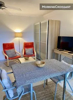 Dnevna soba; moderni stil, prirodno svjetlo