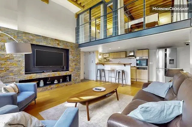 Living room; wood floor, natural light, modern style