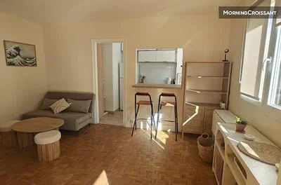 Wohnzimmer; tageslicht, holzboden